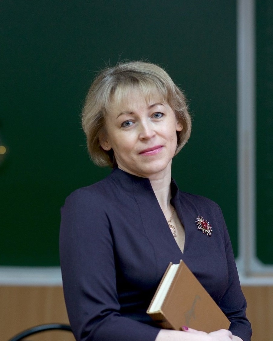 Десятникова Елена Владимировна.